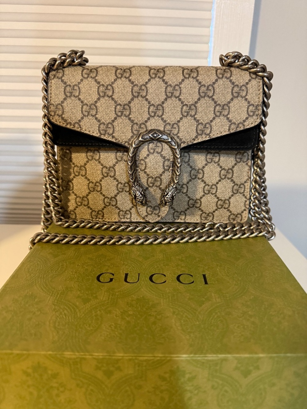 Handbag - Picture 2 of 13